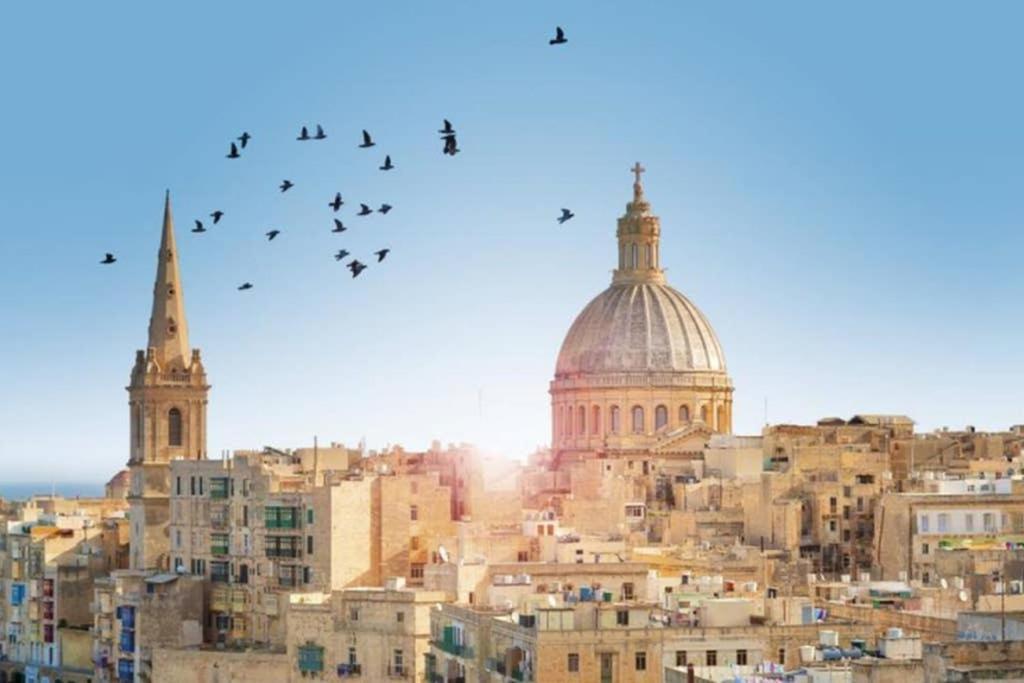 Centre Point, Malta'S Most Central Pieta Luaran gambar