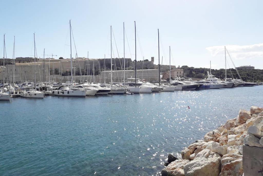 Centre Point, Malta'S Most Central Pieta Luaran gambar